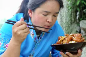 苗大姐柴刀砍猪蹄，炖2小时软烂而不腻，蹄子吃多了嫁不出去视频封面