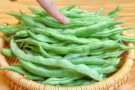 30多年的大厨教我这样炒四季豆，不焯水不过油，颜色翠绿不变色视频封面