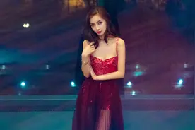 杨颖跨年献唱经典英文歌，温柔的旋律搭上温柔的女声超美！视频封面