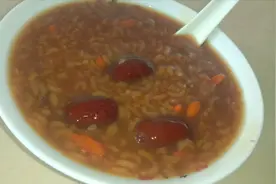 阴米粥不光坐月子时吃，要想气色好，女性平时多喝红枣阴米枸杞粥视频封面