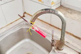 水龙头管嘴堵住了，没有管钳拆不下来怎么办？教你一招，轻松拆下视频封面