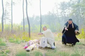 鹿鼎记：小宝成功登上神龙岛，可刚上岸就被毒蛇咬了，点子太背！视频封面