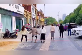 爆笑合集：新来的男同事表示压力很大视频封面