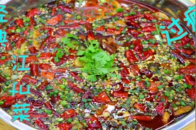 川菜师傅教你肥肠鸡做法，鸡肉麻辣鲜香入味下饭，光看看就真过瘾视频封面
