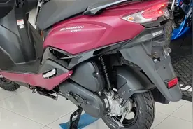售7850元，排量125，铃木汉堡人踏板车，高颜值油耗低，代步神器视频封面