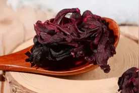 你不得不了解的养生知识！关于洛神花茶的功效与作用及禁忌！视频封面