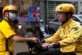 银行行长辞职送外卖，工作首月跑了1580多单， 成配送站“单王”视频封面