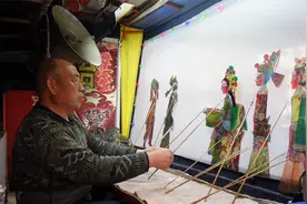 宝鸡皮影艺人李东成：一人就是一台戏视频封面