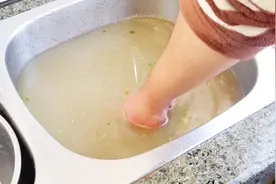 油乎乎的残渣用手抠真脏！教你做个水槽过滤网，太好用了