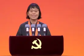 致敬！“七一勋章”获得者张桂梅说自己是一名普通教师视频封面
