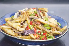 孜然茄子还是这做法最下饭，焦香酥脆，我一人能吃一大盘，真过瘾视频封面