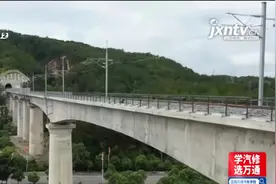 【兴泉铁路】赣州：苏区再添新铁路 八方游客迎进来视频封面