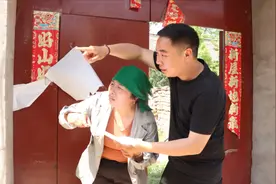 母亲老年痴呆记不住路，儿子嫌烦，听了医生的话儿子幡然醒悟视频封面