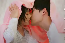 萝莉主播与爹系男友的相恋 ，男朋友太会亲是种怎样的体验？视频封面