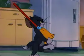 猫和老鼠：汤姆手里拿着扫把，迈着军人步伐，杰瑞看着汤姆猫视频封面