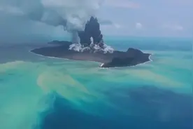 新西兰国防军航拍汤加：全境被火山灰覆盖视频封面