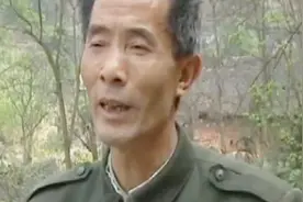 村民们接连被“鬼剃头”村子里人心惶惶 家家户户挂上符咒红布条视频封面
