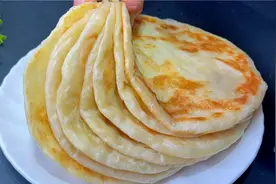 烙油酥饼，和面用凉水还是开水，教你一招，柔软多层凉了不硬视频封面