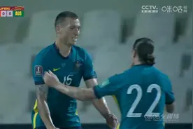 澳大利亚右路传中杜克头球破门 国足0比1落后！视频封面