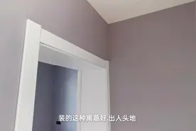 门套凸出安装寓意好，业主门吸要装在上面，师傅为美观建议装下面