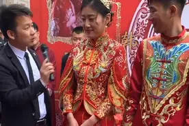 司仪问新郎新娘问题，新郎新娘的回答太逗了，司仪蒙圈了