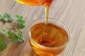 尿酸高的人，多年喝茶的习惯要改吗？茶对尿酸的影响有多大？视频封面
