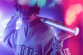 宝藏男孩易烊千玺自拍Vlong首次上线，独创造型圈粉无数视频封面