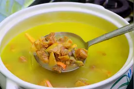坐月子鸡汤要这样熬，搭配海鲜一起炖，汤鲜肉烂不油腻，太靠谱了