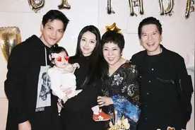向佐一家五口逛街！郭碧婷依偎老公甜蜜亲吻，身材发福疑似怀二胎视频封面