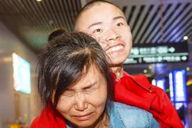 母亲背病重儿子北京圆梦后续：以后她想暂停工作全身心陪伴儿子视频封面