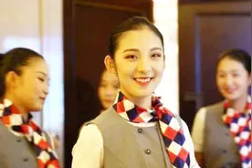 坐11万元的飞机头等舱，乘客可以享受什么服务？待遇比皇帝还舒服视频封面