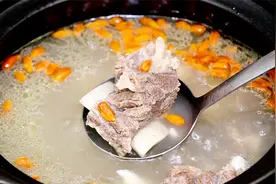 天气越来越冷了做一锅当归牛骨汤，有汤有肉，好喝又滋补视频封面