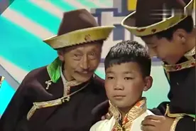 变形计：山村男孩在舞台上唱歌，感动全场，感动各位家长