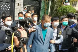 周婷升为“甲级犯” 黎智英也收噩耗！香港连传重磅消息 引爆舆论视频封面
