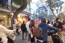 街拍越南胡志明市，儿童从小就学开摩托车，外出从不坐公交视频封面