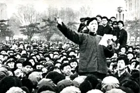 1976年清明节前夕，天安门广场上出现悼念周总理的“花山诗海”视频封面