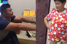 30岁男子醉酒撒娇求妈妈抱，老妈叉腰嫌弃得不要不要，结局亮了视频封面