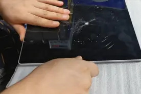 微软surface屏幕碎了，不用再去被宰！自己在家也可以轻松换屏！视频封面