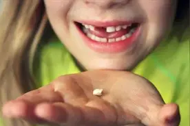 “上牙扔土里，下牙扔房顶”孩子掉牙的规矩很科学，不是迷信