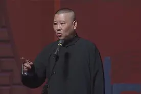 老北京曲艺团，为了传承老北京文化，非要下乡去演出视频封面