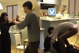 36岁男星疑入戏太深，拍吻戏用力过猛，女方一秒笑场腿软瘫倒在地视频封面