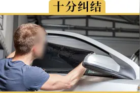 前排车窗贴膜要切“三角窗”吗？交警：透光率合格就不用切视频封面