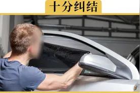 前排车窗贴膜要切“三角窗”吗？交警：透光率合格就不用切视频封面