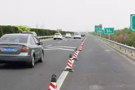 高速开车都这样踩刹车，既简单又安全，关键时刻能救命，新手学学视频封面