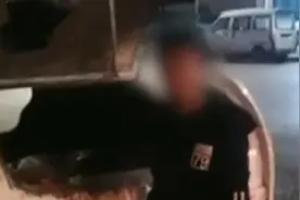 10岁男孩不好好写作业妈妈罚他捡废品：体会到生活不易视频封面