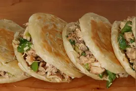 在家也能轻松做好吃的肉夹馍，皮酥脆肉香浓，不比外面买的差视频封面