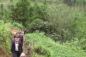 湖北一小伙去大山里娶老婆，刚到半山腰上，猜猜新娘啥样？视频封面