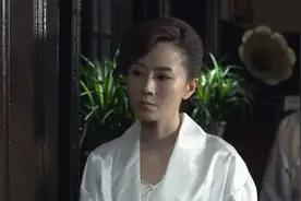 午夜：丈夫酒精上头，对女邻居动手动脚，怎料媳妇一招太解气视频封面