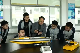 江苏《午间看点》：黄埭中学积极开展“智慧校园”建设工作视频封面