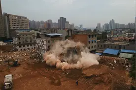 拆迁安置房价格比正常商品房低20%~50%，为什么很多人不愿意买？视频封面